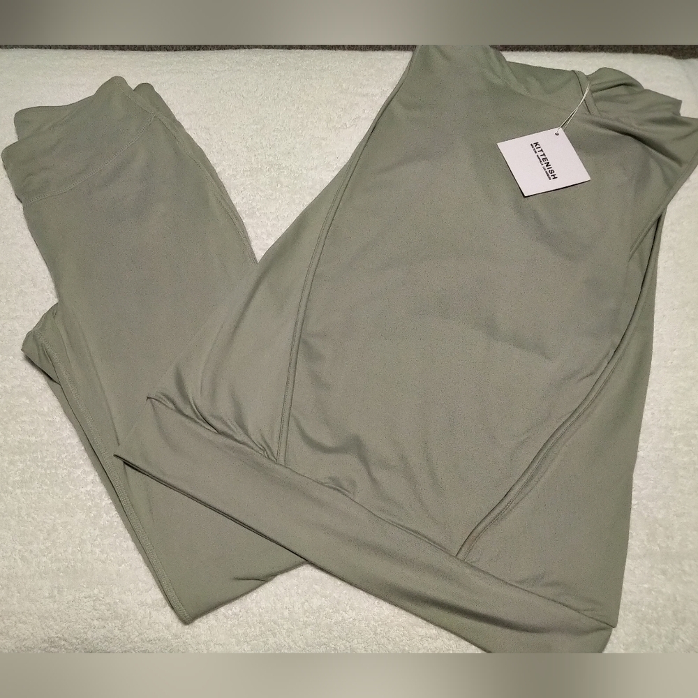 Kittenish Light Green Hoodie And Leggings Set